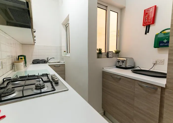 Seaside Cosy Maisonette @ - 2 Mins Walk From Sea * Marsaskala